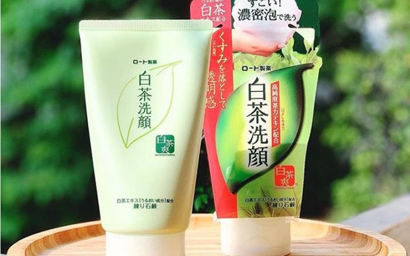 Sữa rửa mặt trà xanh trị mụn Shirochasou – Rohto Nhật Bản