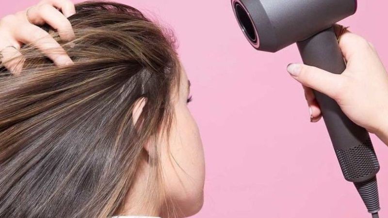 Cách chăm sóc tóc sau khi uốn xoăn lơi