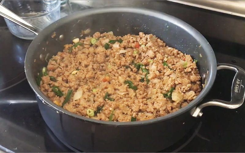 Món gà tây xào sả ớt