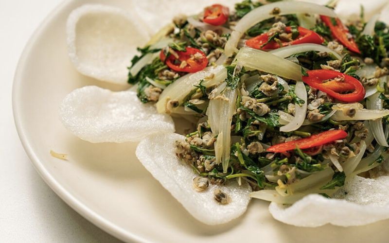 Hến xào hành tây