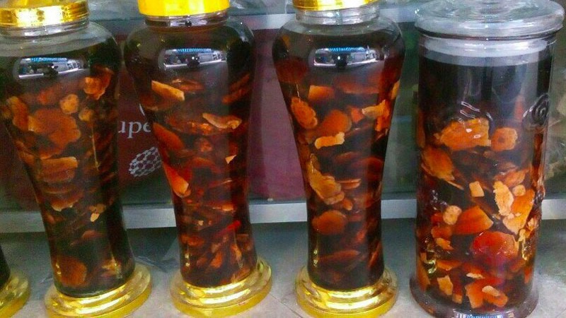 Ngâm rượu hà thủ ô