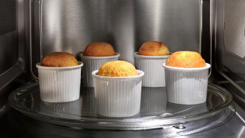 Lưu ý khi dùng lò vi sóng để nướng bánh