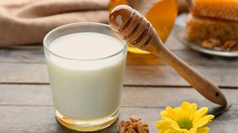 Mặt nạ sữa tươi và mật ong