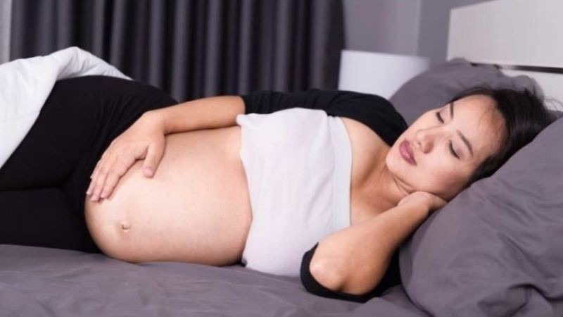 Mẹ bầu nằm nghiêng bên trái tốt nhất