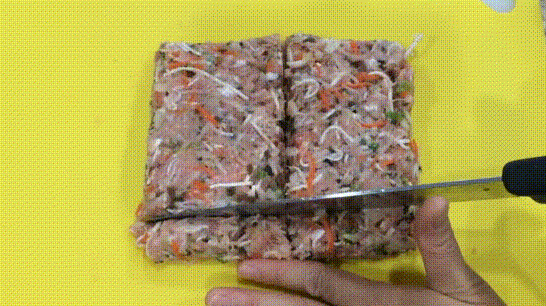 Chia đều nhân chả giò