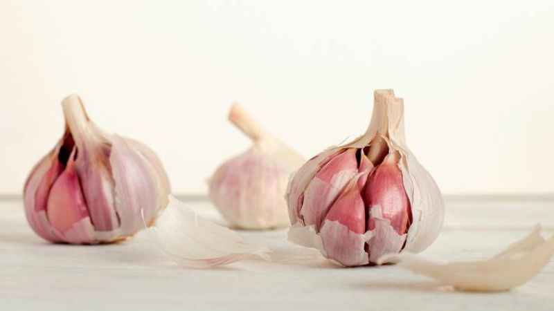 Tỏi giúp giảm lượng cholesterol trong máu, giàu chất chống oxy hóa