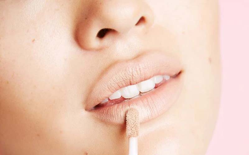 Kem che khuyết điểm giúp cho đôi môi căng mọng 