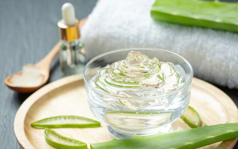 Ủ tóc bằng vitamin B5 và nha đam