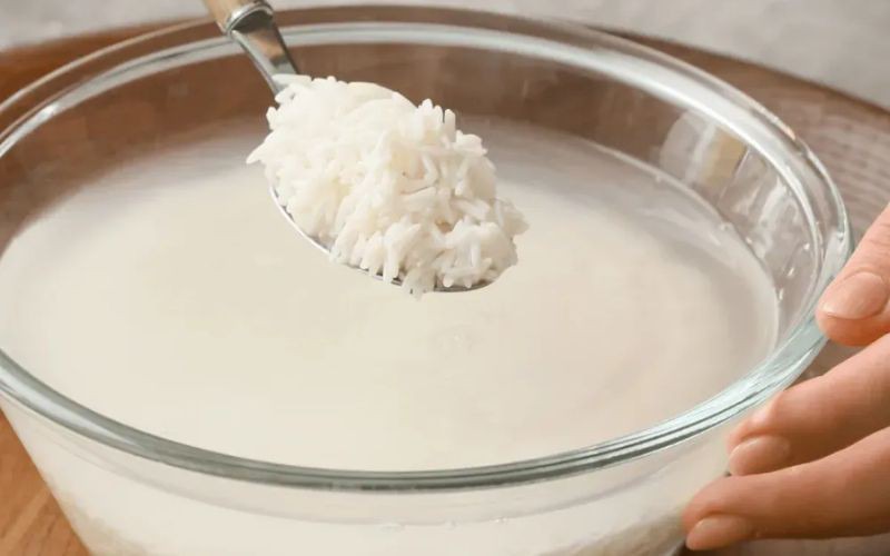 Gội đầu bằng vitamin B5 và nước gạo