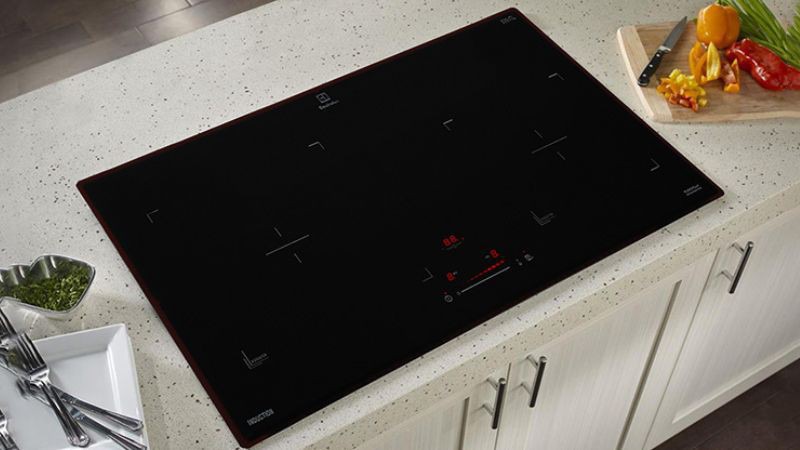 Bếp từ có dùng được nữa không sau khi bị nứt mặt kính?