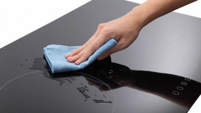 Vệ sinh bếp khi còn nóng sẽ ảnh hưởng đến chất lượng của bếp