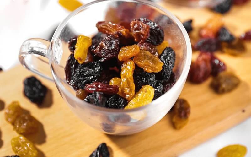 Cách rửa nho khô