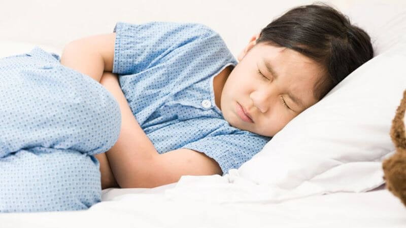 Ăn kem khi đói dễ khiến trẻ bị đau dạ dày