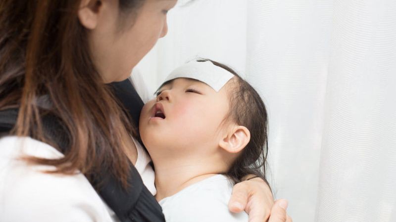 Đo nhiệt độ bằng tay