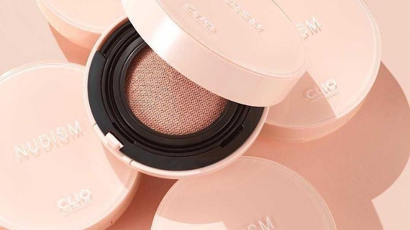 Phấn nước Clio Nudism Water Grip Cushion thích hợp với nhiều làn da khác nhau.