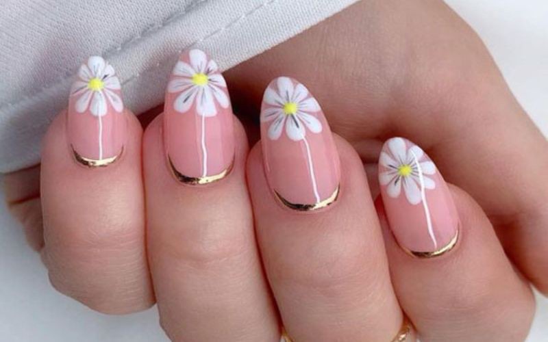 Mẫu nail hồng vẽ hoa cúc