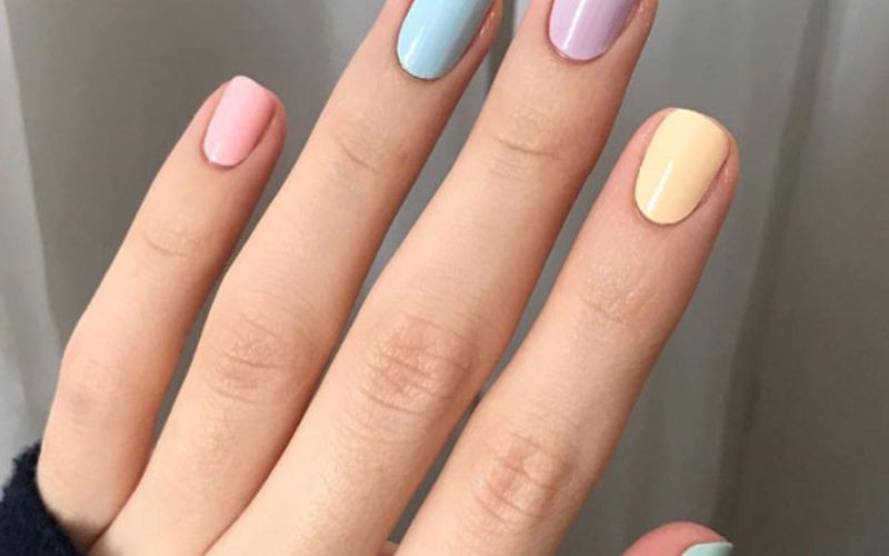 Mẫu nail hồng phối nhiều màu 