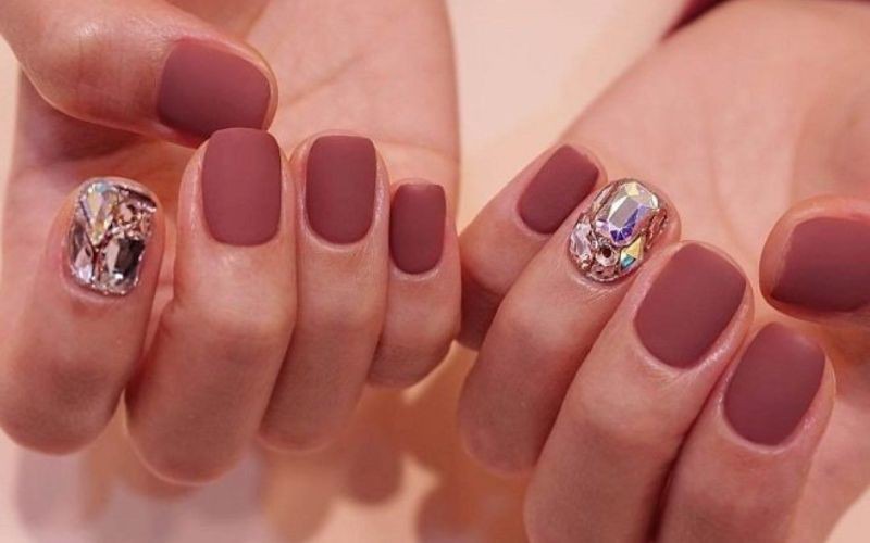 Mẫu nail màu hồng nude