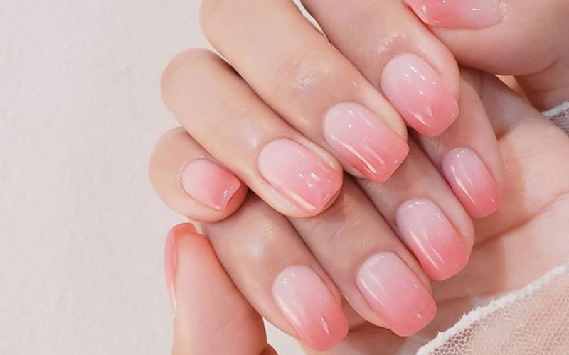 Mẫu nail hồng nhạt ombre