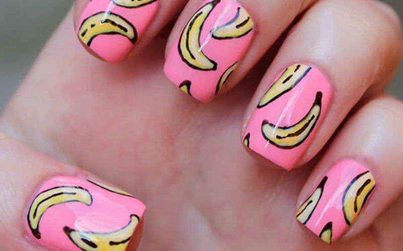 Mẫu nail hồng hình chuối vàng dễ thương