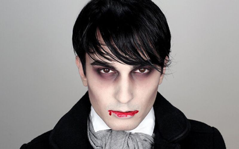 Mặt lạnh như băng