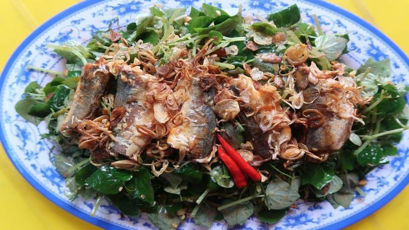 Gỏi rau càng cua cá hộp
