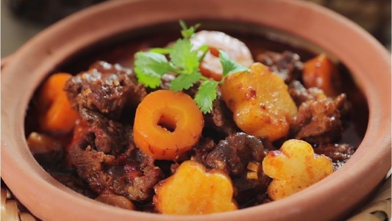 Bò hầm gấc
