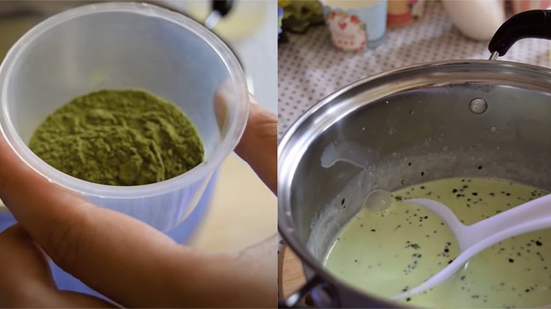 Cho trà xanh và gelatin vào nồi hỗn hợp