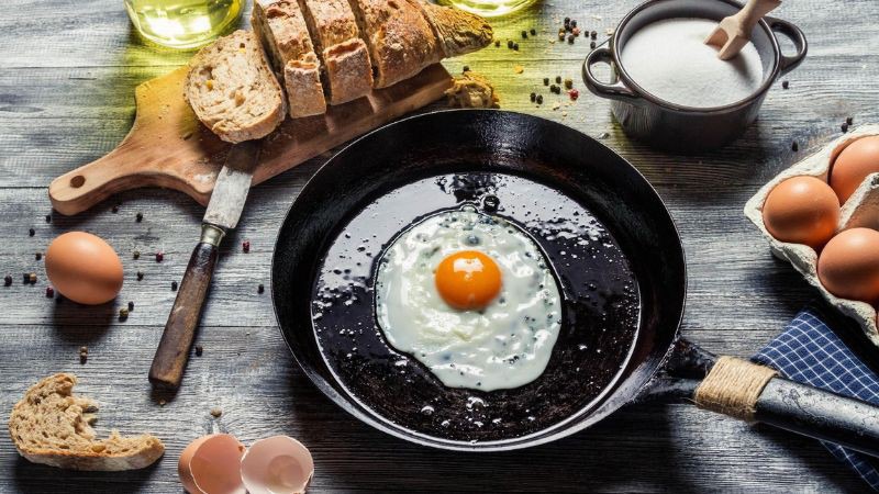 Sử dụng chảo bị lồi đáy có ảnh hưởng gì?
