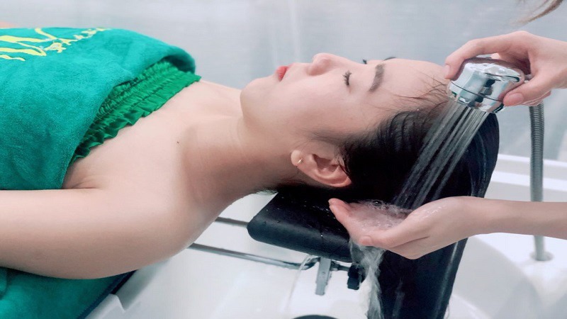 Gội đầu bằng nước lạnh