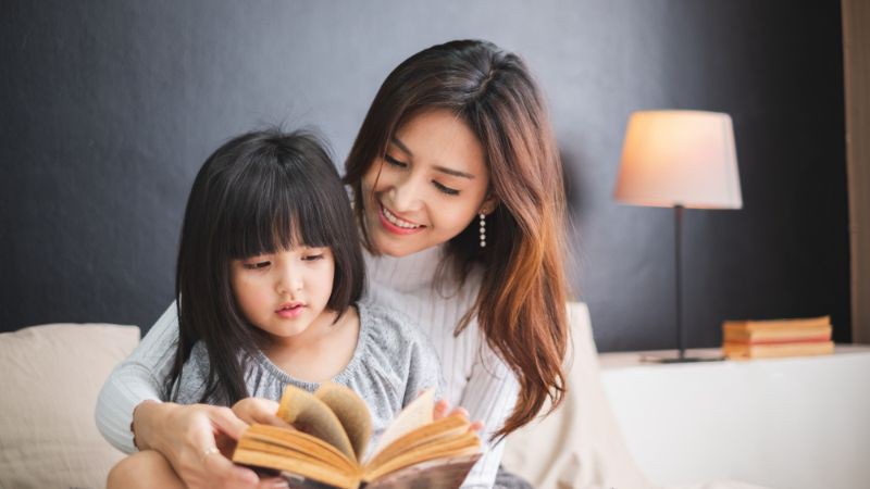 Đọc truyện cho trẻ em nghe sẽ phát triển kỹ năng nghe