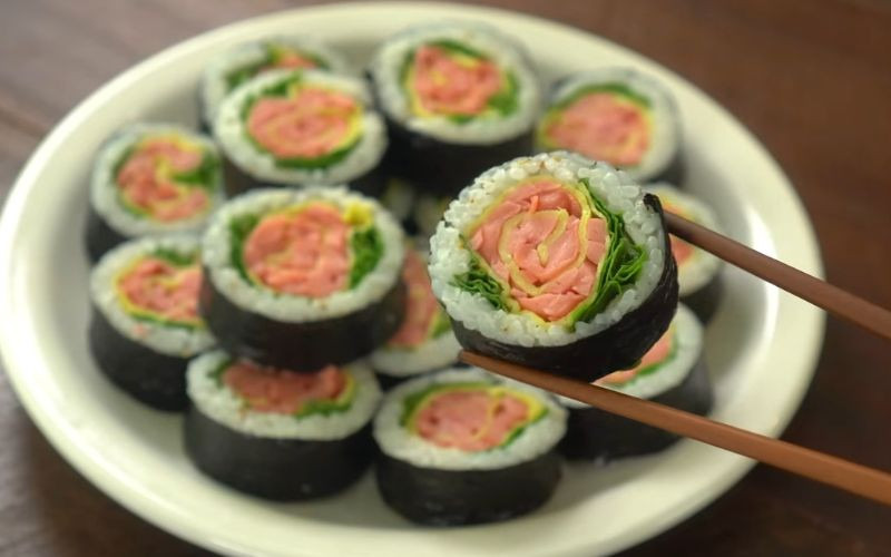 Kimbap hoa hồng